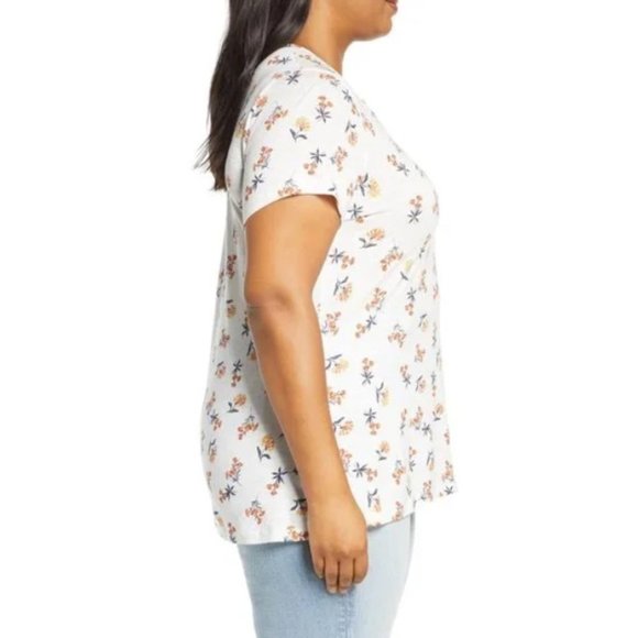 CASLON Rounded V-Neck Tee(PLUS SIZE) - Picture 2 of 7